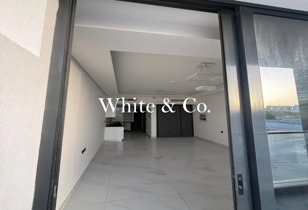 Vacant Studio | Prime Location | Bright