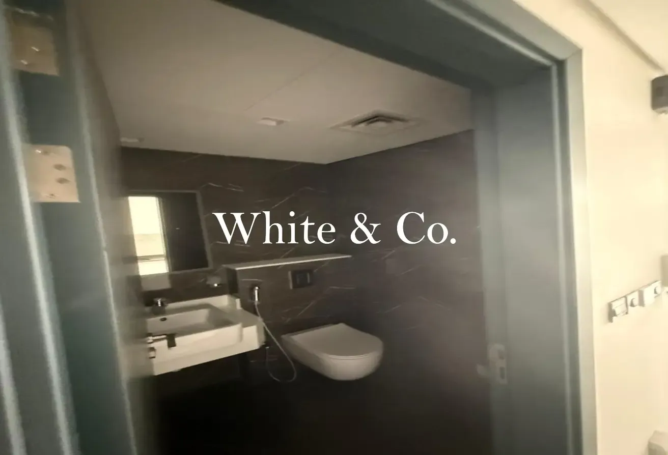 Vacant Studio | Prime Location | Bright