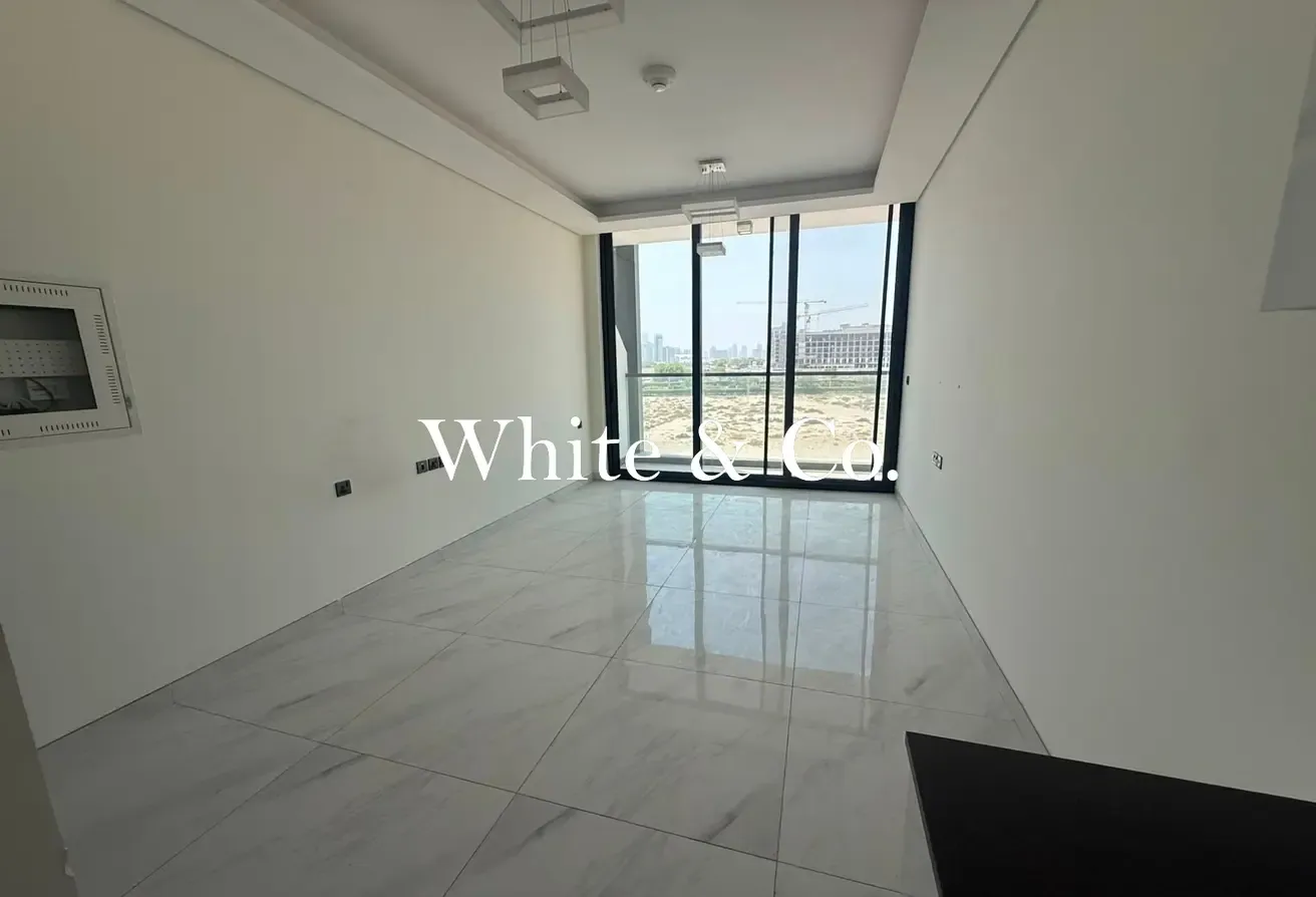 Vacant Studio | Prime Location | Bright