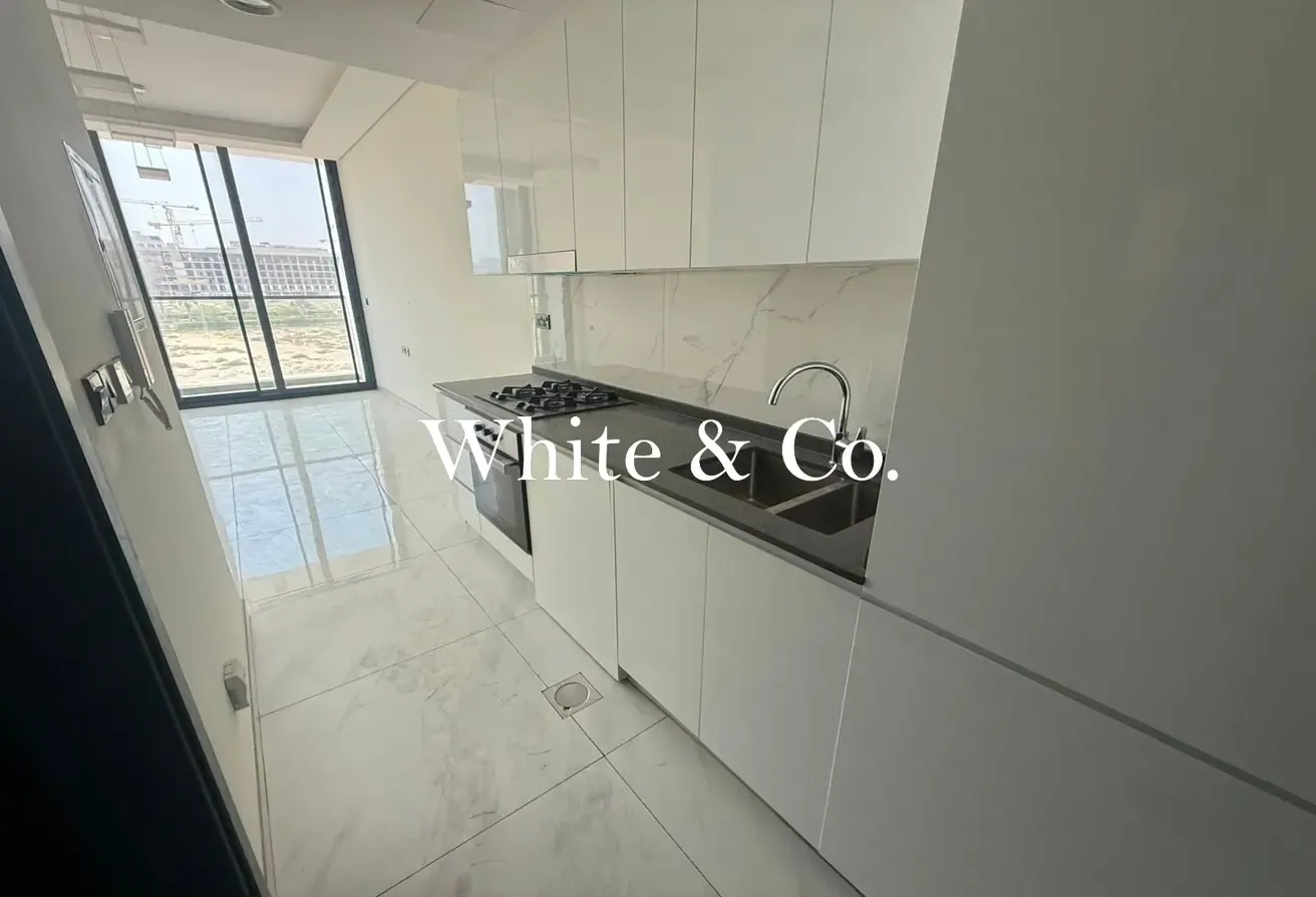 Vacant Studio | Prime Location | Bright