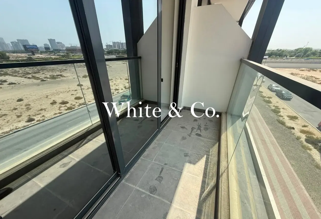 Vacant Studio | Prime Location | Bright