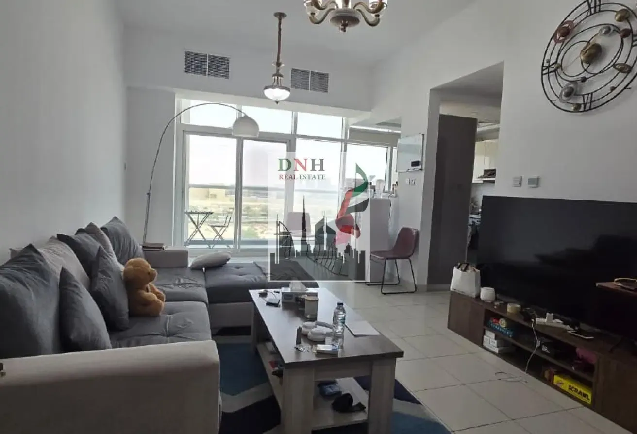 Spacious 2 BR I Premium Spot I Unfurnished