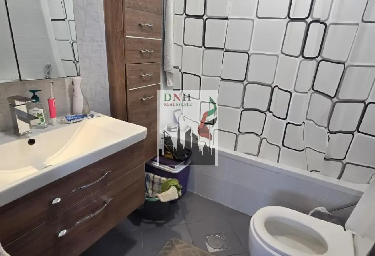 Spacious 2 BR I Premium Spot I Unfurnished