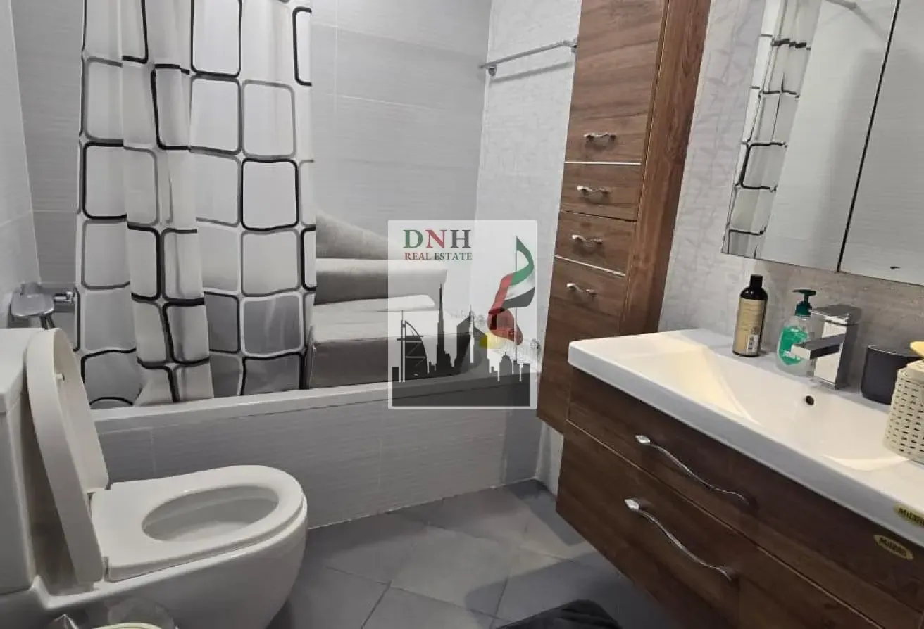 Spacious 2 BR I Premium Spot I Unfurnished