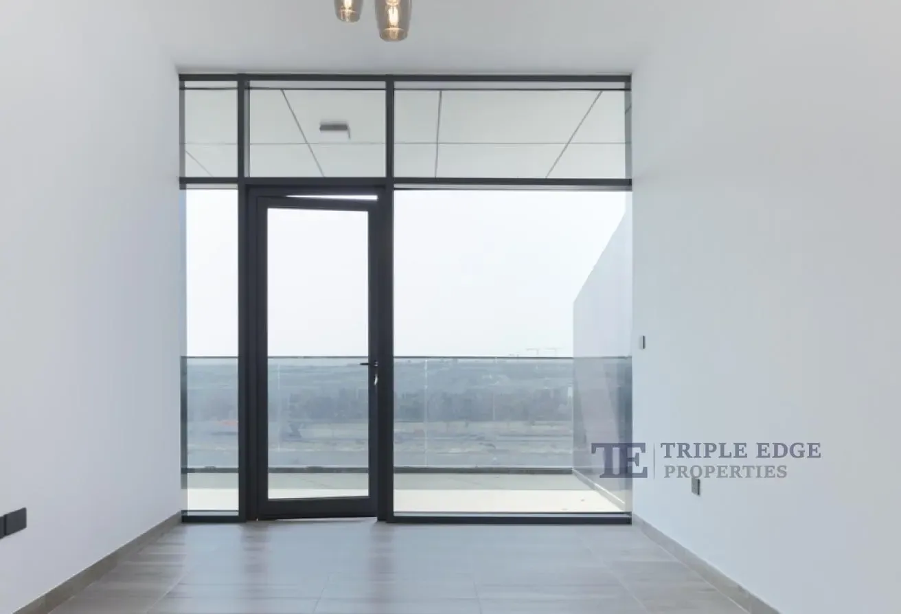 Pool View | Vacant | Kitchen Appliances