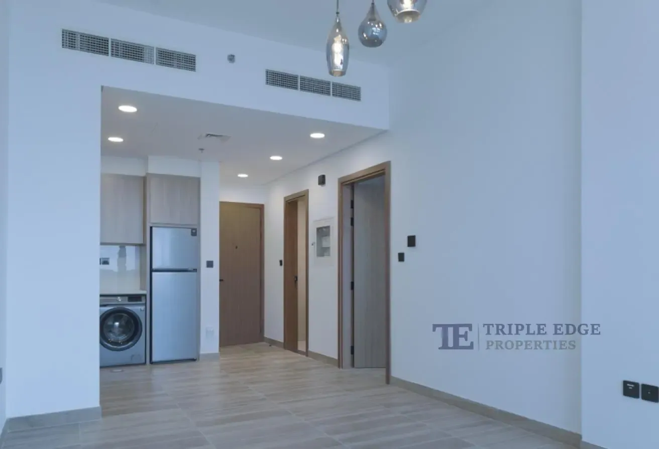 Pool View | Vacant | Kitchen Appliances