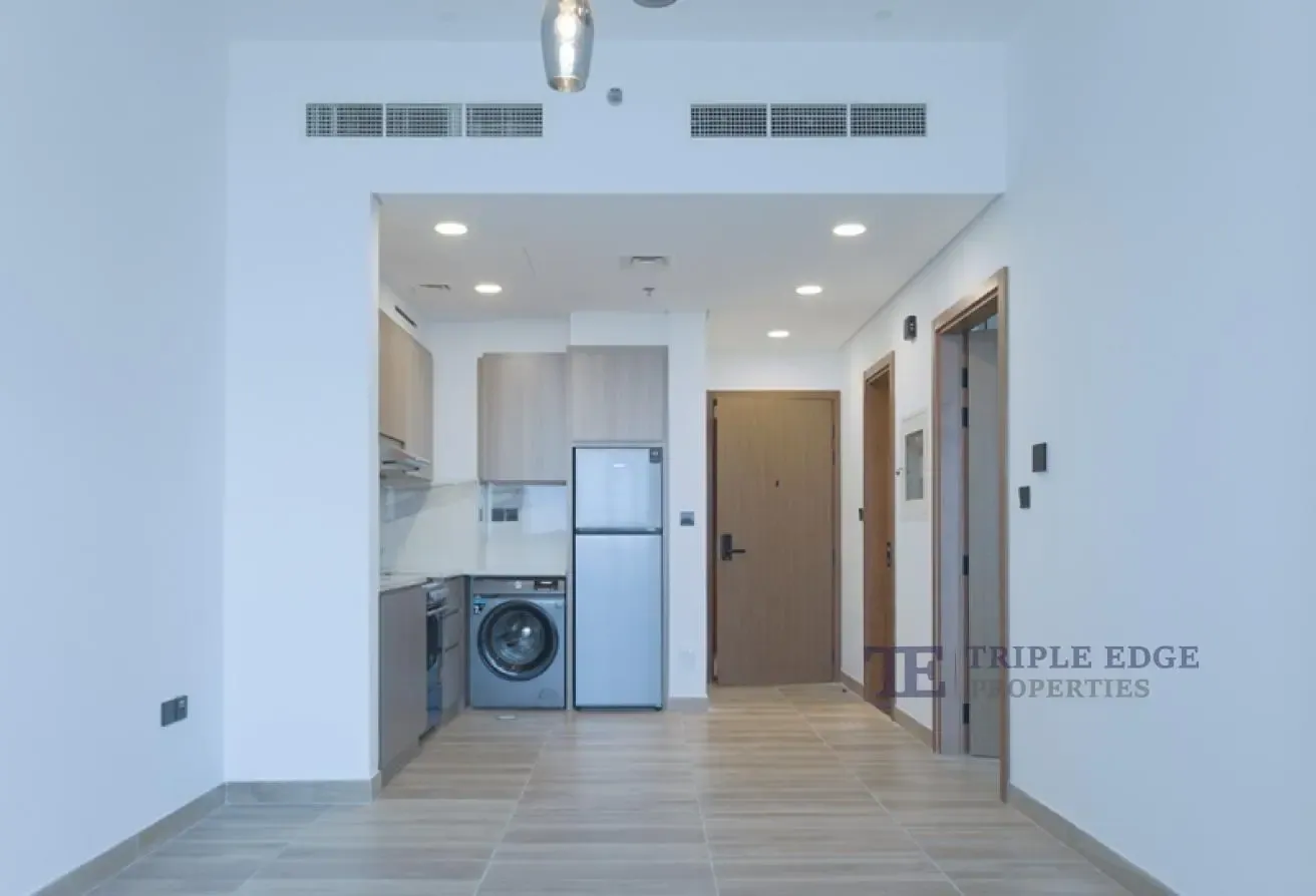 Pool View | Vacant | Kitchen Appliances