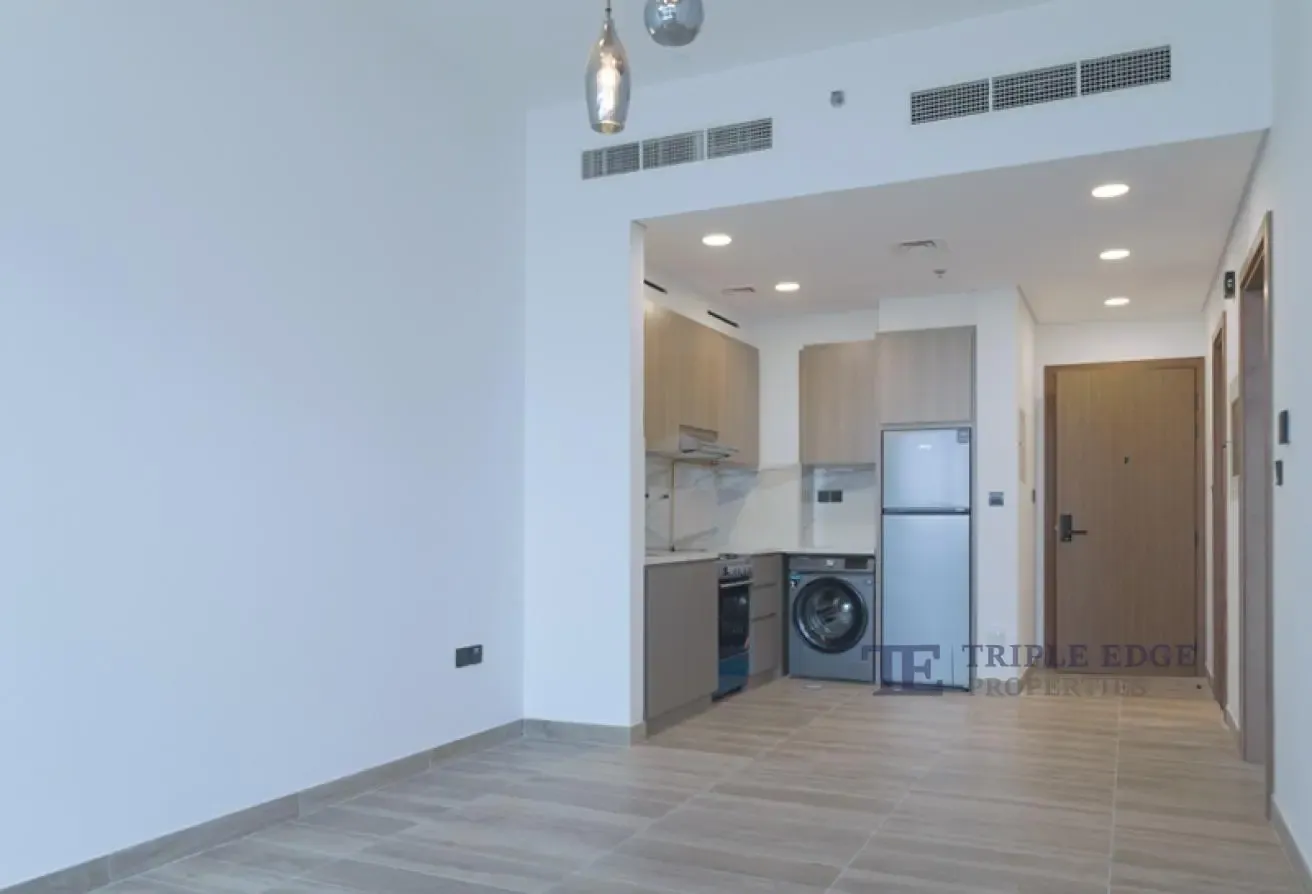 Pool View | Vacant | Kitchen Appliances