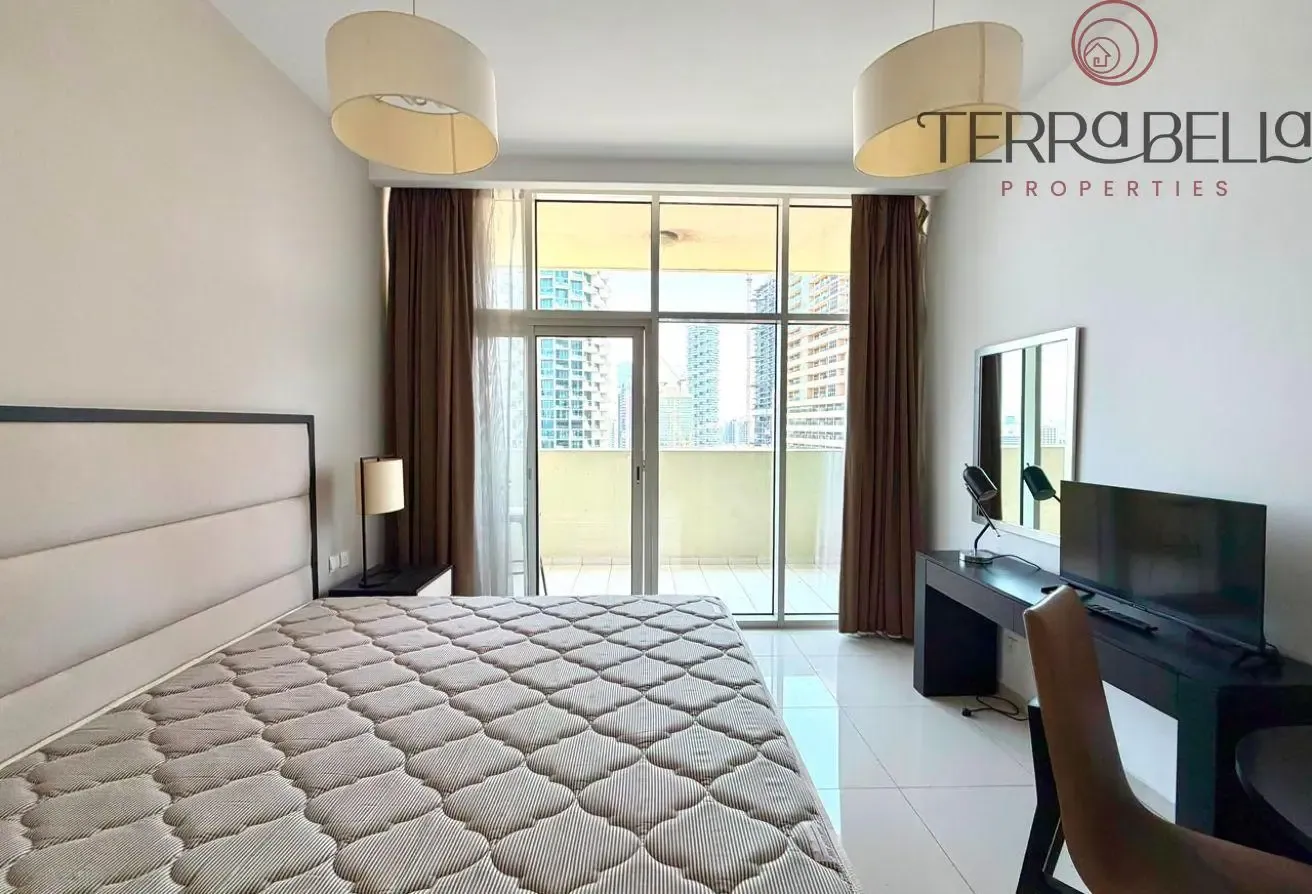 Bright Furnished Studio | High Floor | Vacant
