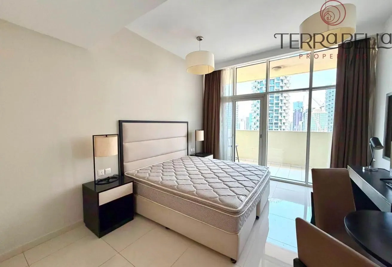 Bright Furnished Studio | High Floor | Vacant