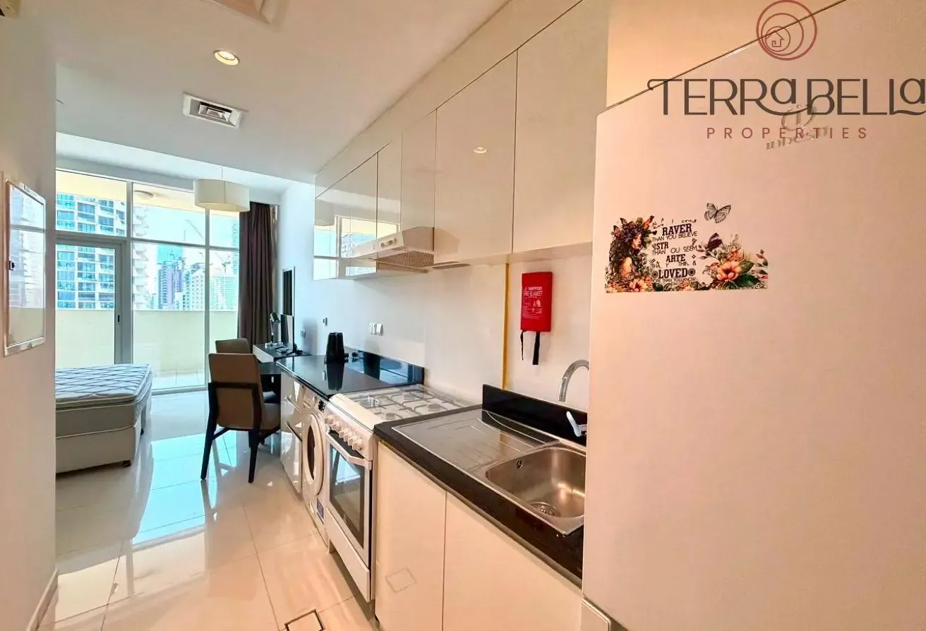 Bright Furnished Studio | High Floor | Vacant