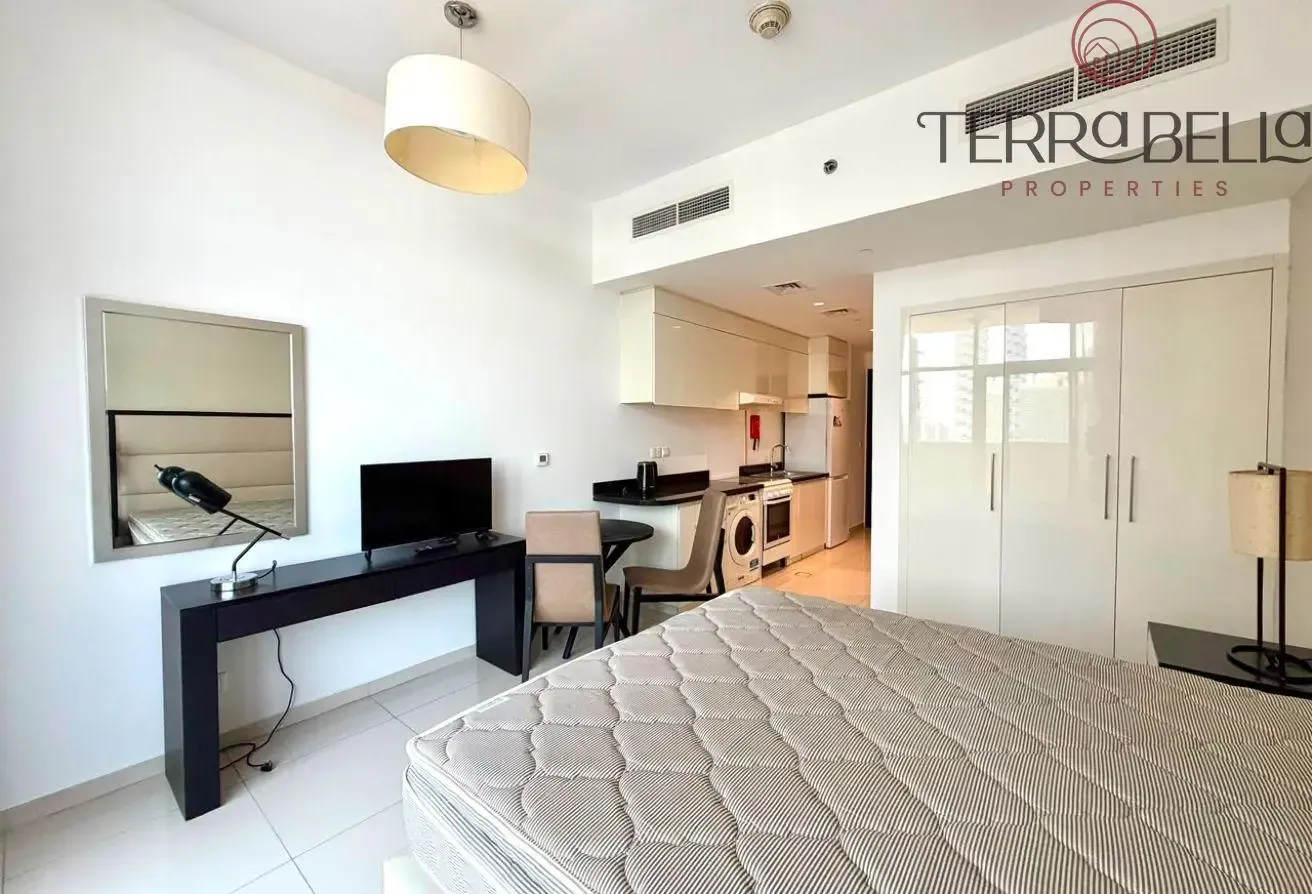 Bright Furnished Studio | High Floor | Vacant