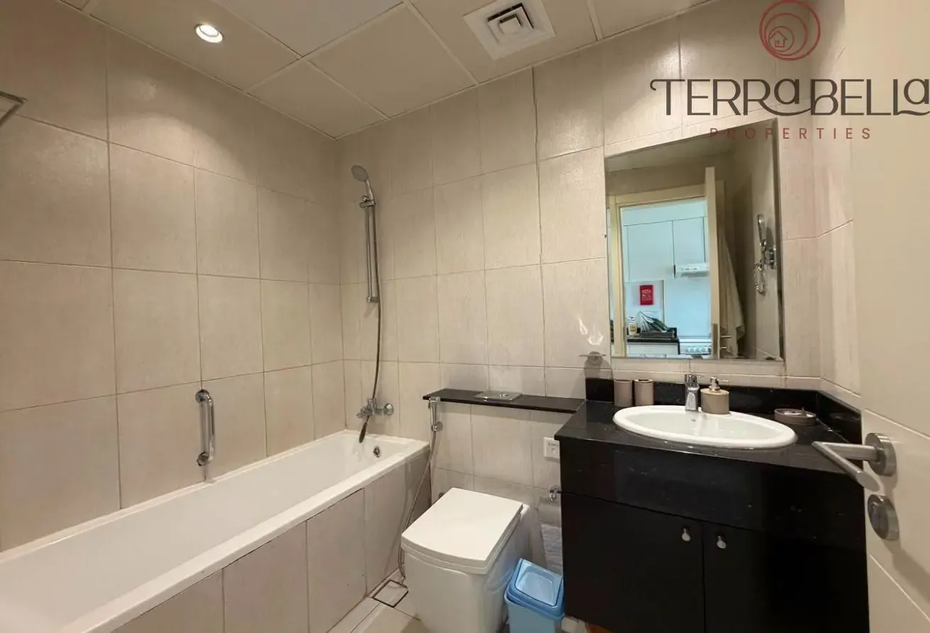 Bright Furnished Studio | High Floor | Vacant