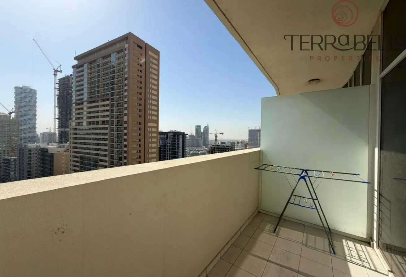 Bright Furnished Studio | High Floor | Vacant