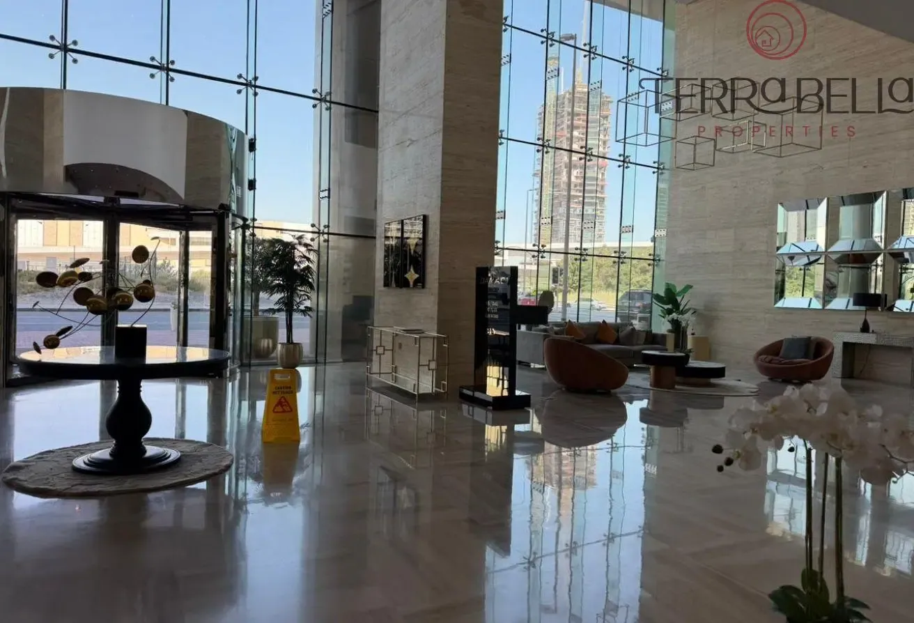 Bright Furnished Studio | High Floor | Vacant