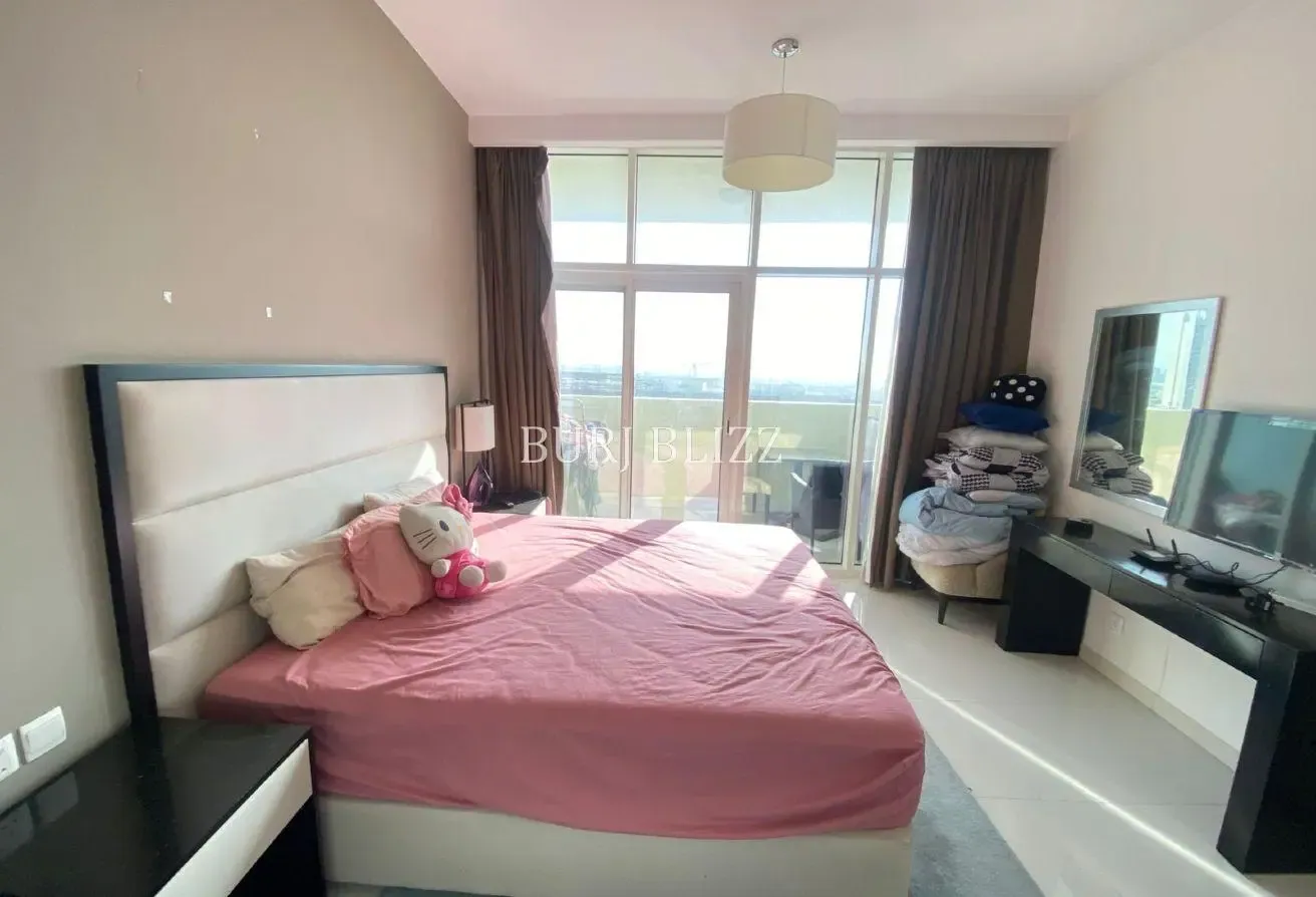 Cozy Studio | Flexible Payment | Skyline View