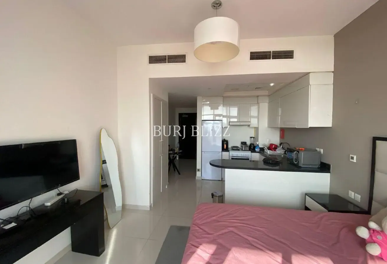 Cozy Studio | Flexible Payment | Skyline View