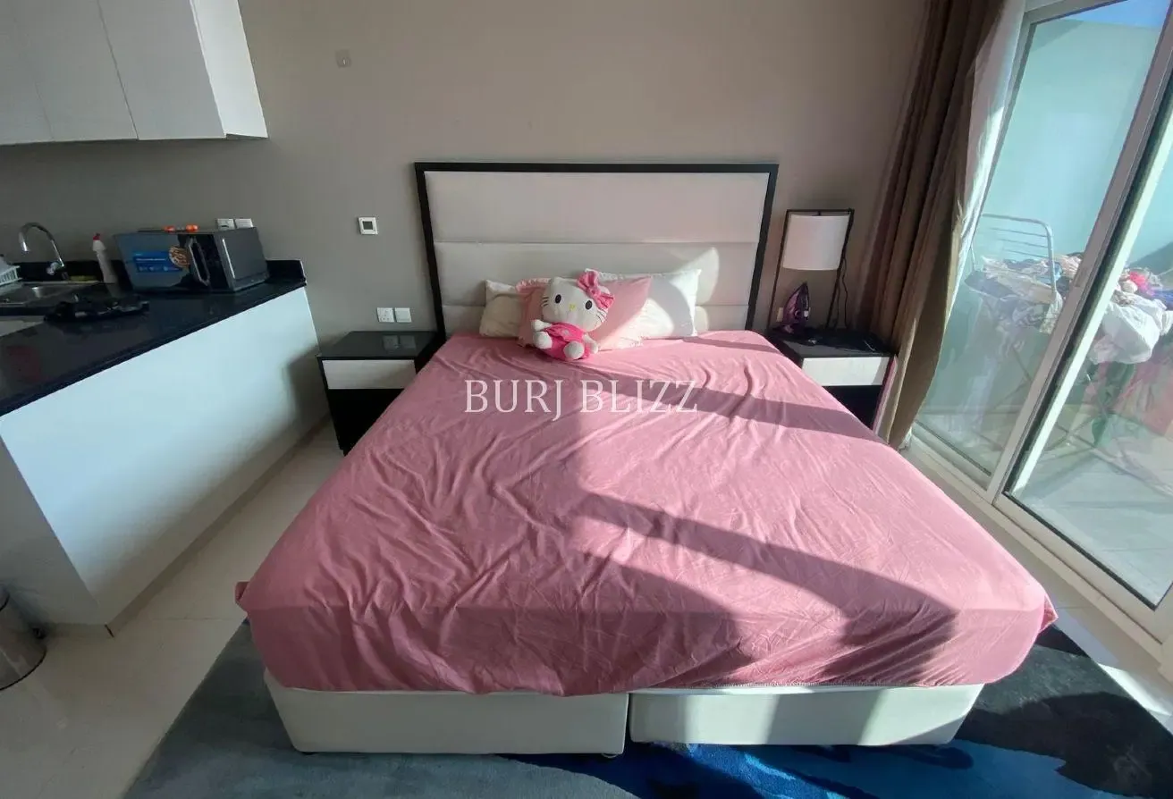 Cozy Studio | Flexible Payment | Skyline View