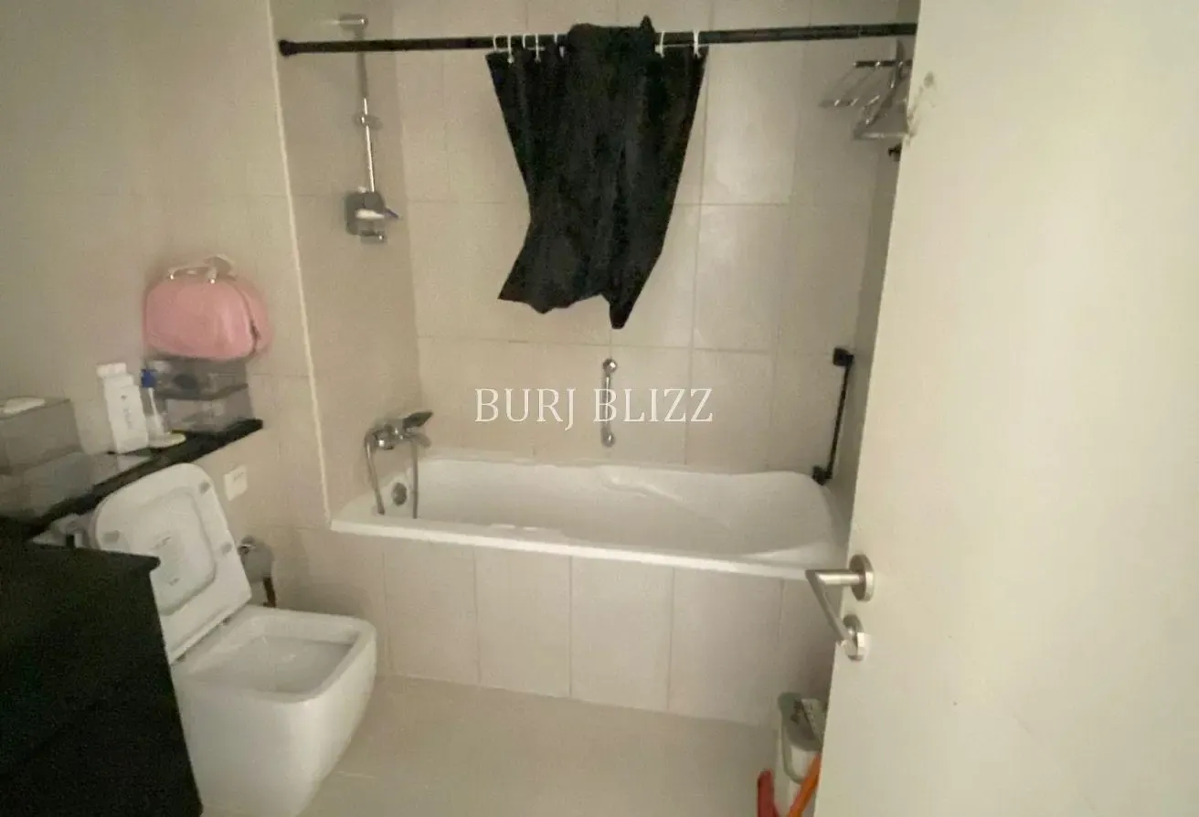 Cozy Studio | Flexible Payment | Skyline View