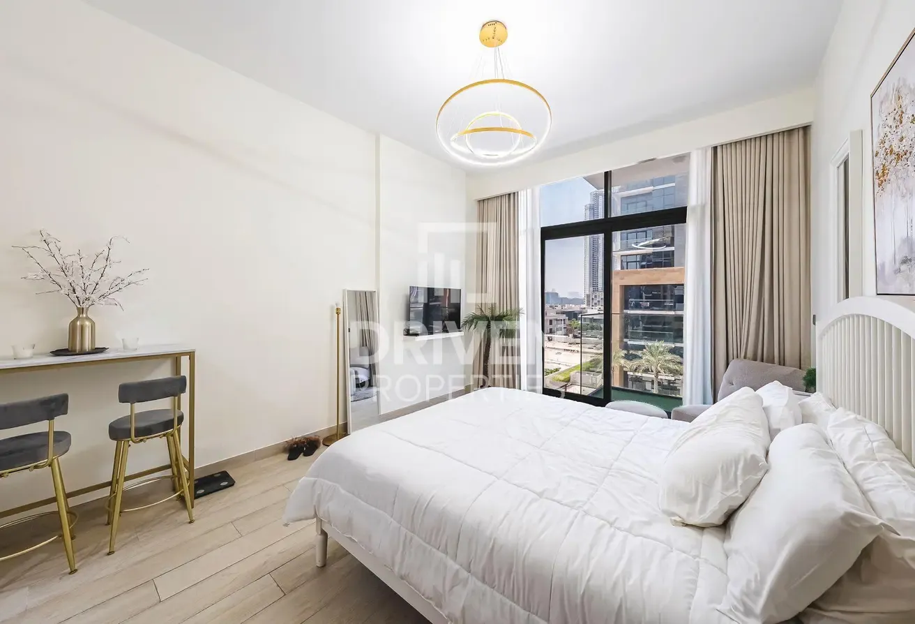 Furnished | Spacious Layout | Mid Floor Apt