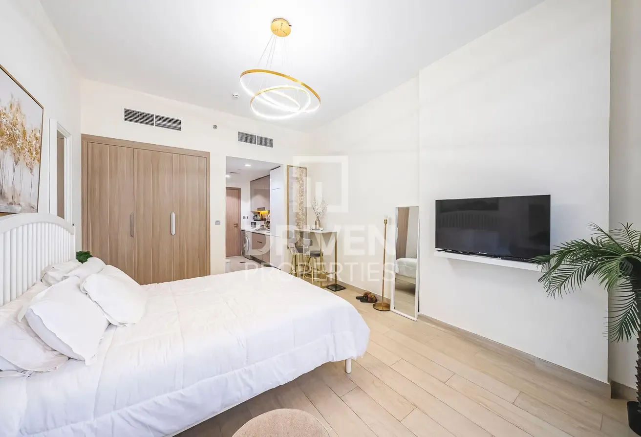 Furnished | Spacious Layout | Mid Floor Apt