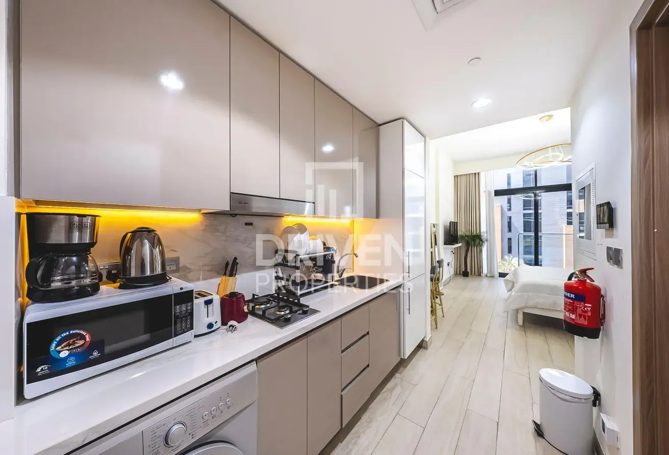 Furnished | Spacious Layout | Mid Floor Apt