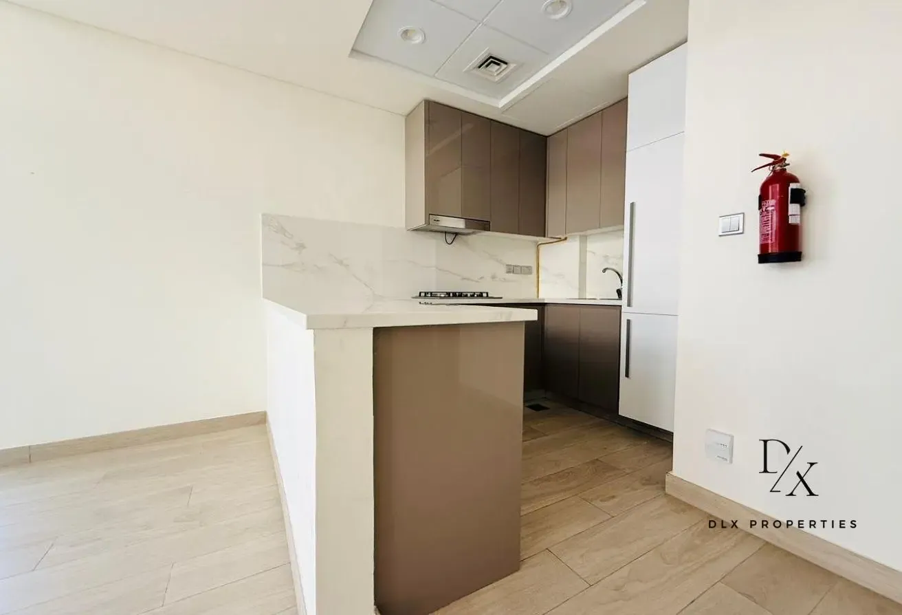 READY TO MOVE || CHILLER FREE || U SHAPE KITCHEN