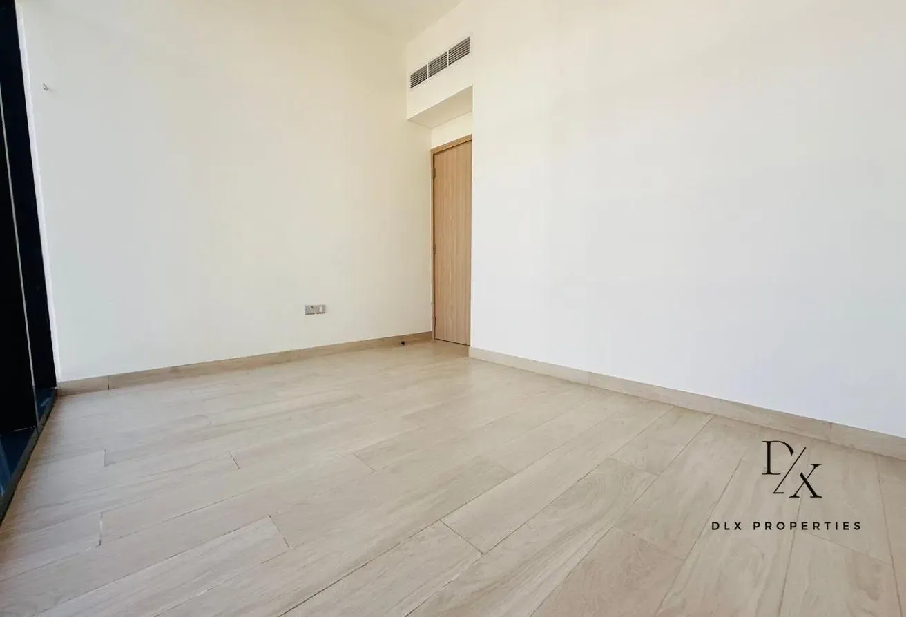 READY TO MOVE || CHILLER FREE || U SHAPE KITCHEN