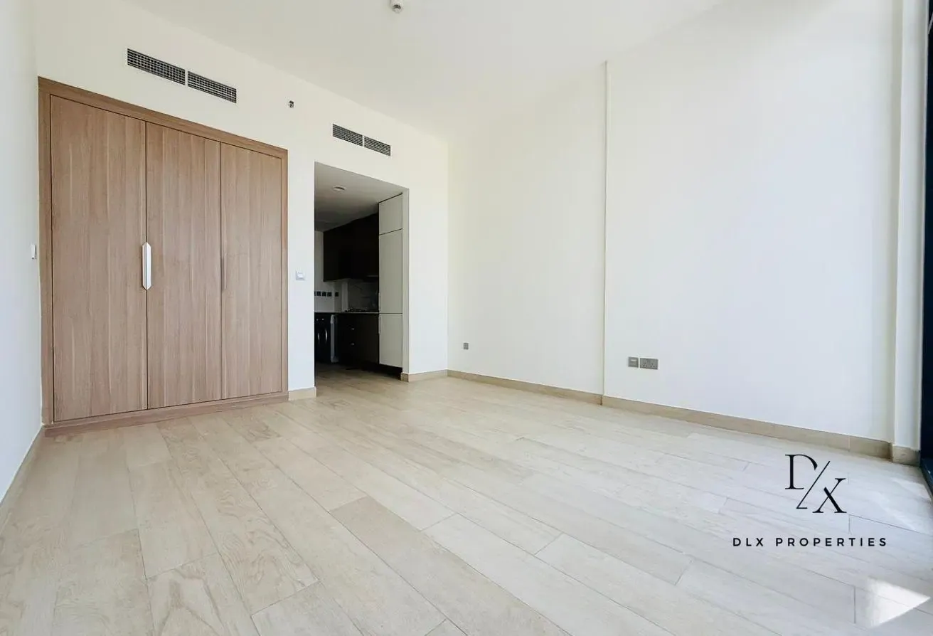 CHILLER FREE || READY TO MOVE || SPACIOUS LAYOUT