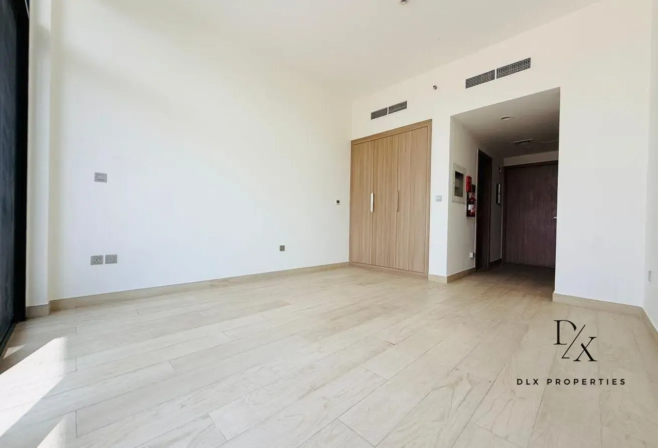 CHILLER FREE || READY TO MOVE || SPACIOUS LAYOUT