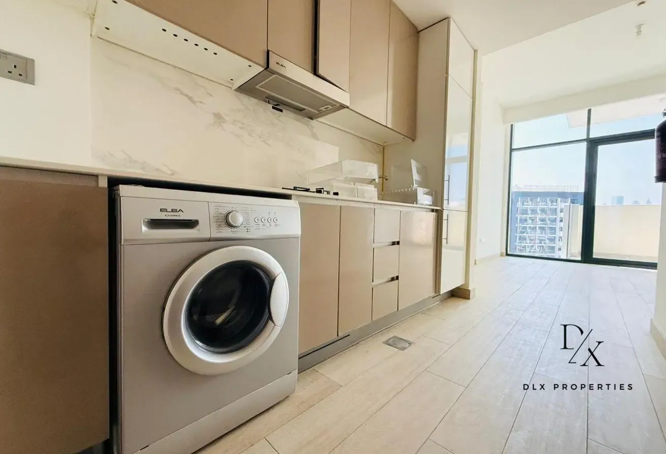 CHILLER FREE || READY TO MOVE || SPACIOUS LAYOUT