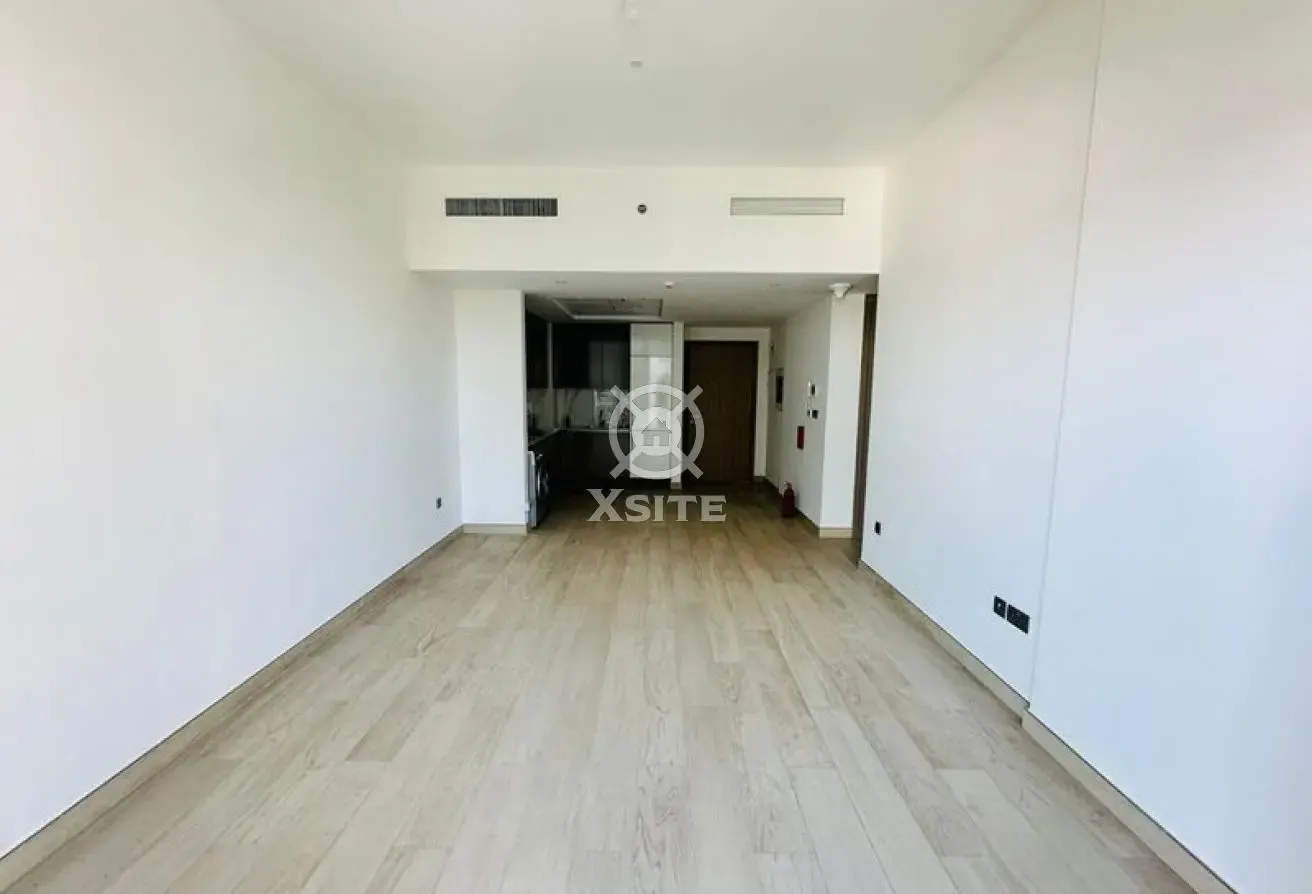 Bright 1 BR | Well Maintained | Pool View