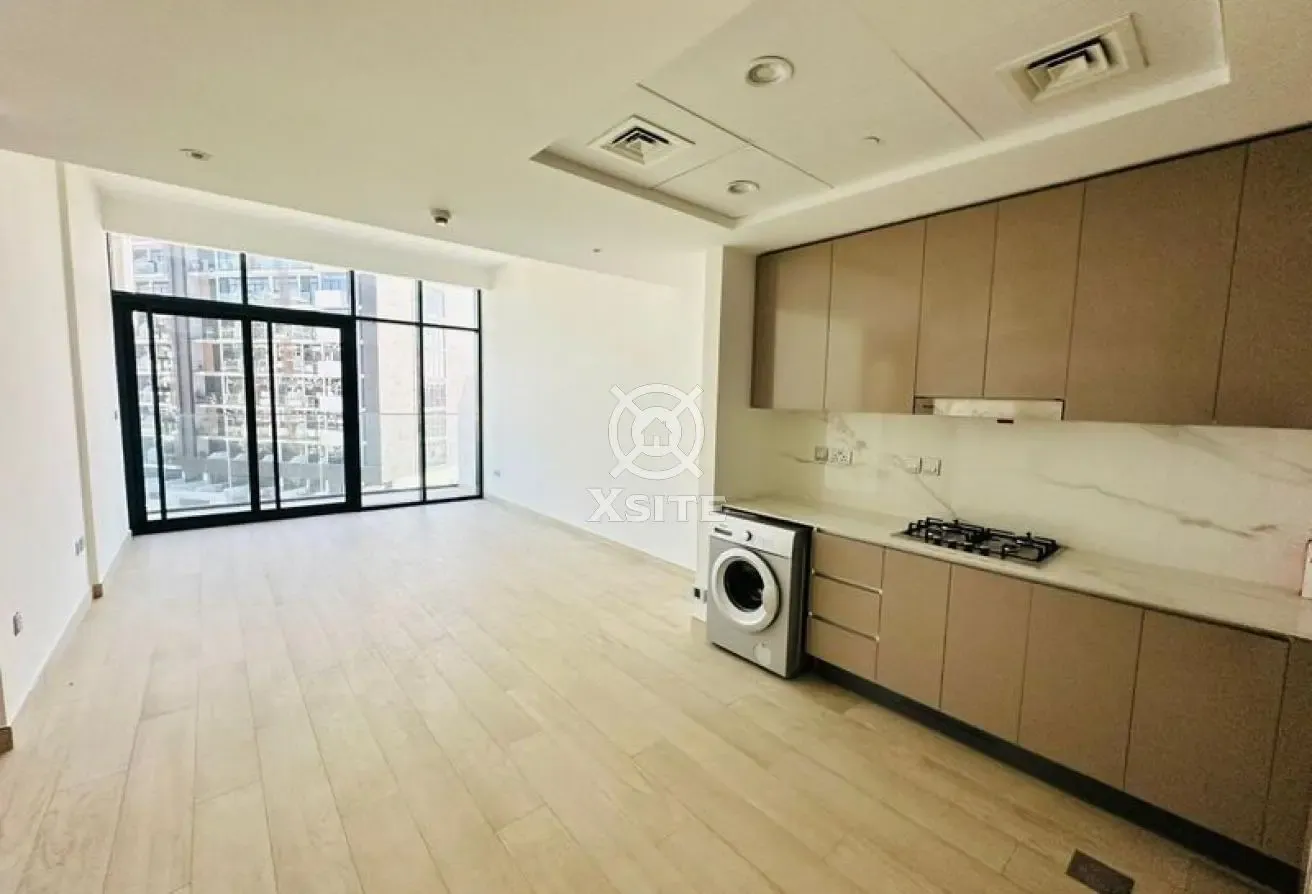 Bright 1 BR | Well Maintained | Pool View