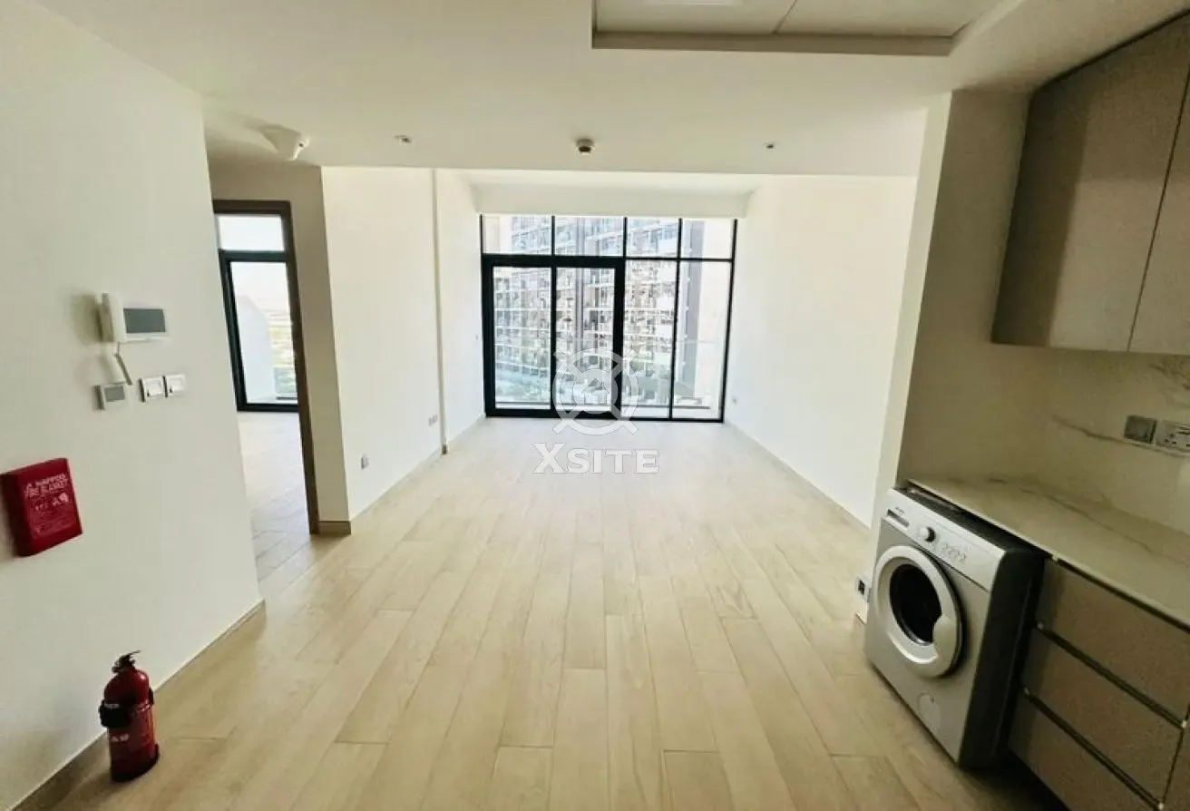Bright 1 BR | Well Maintained | Pool View