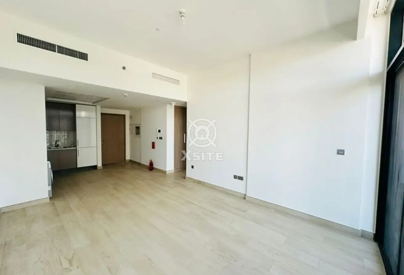 Bright 1 BR | Well Maintained | Pool View