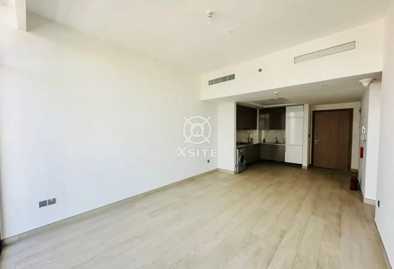 Bright 1 BR | Well Maintained | Pool View
