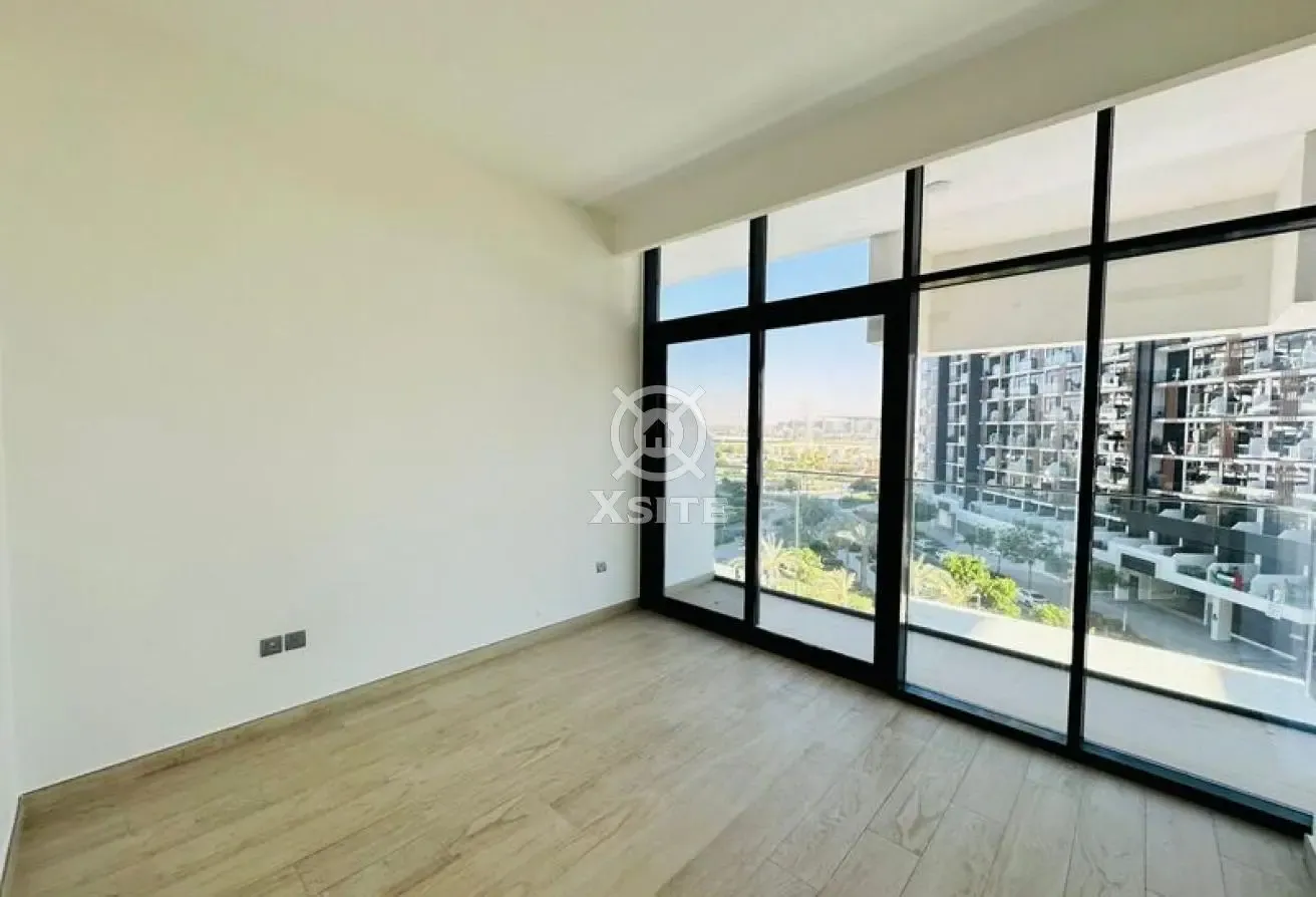 Bright 1 BR | Well Maintained | Pool View