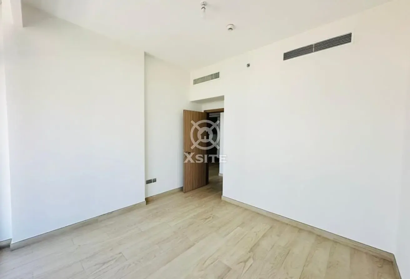 Bright 1 BR | Well Maintained | Pool View