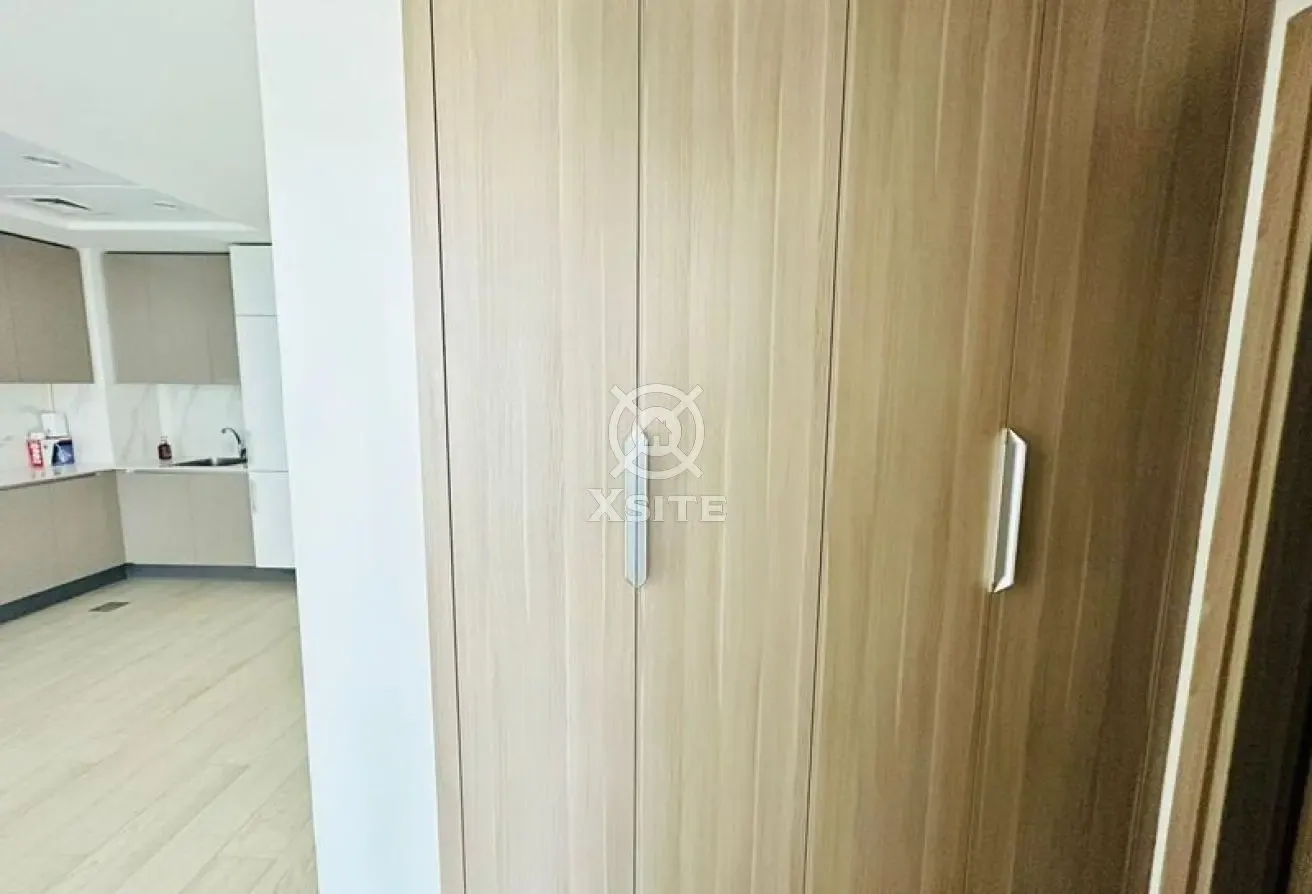 Bright 1 BR | Well Maintained | Pool View