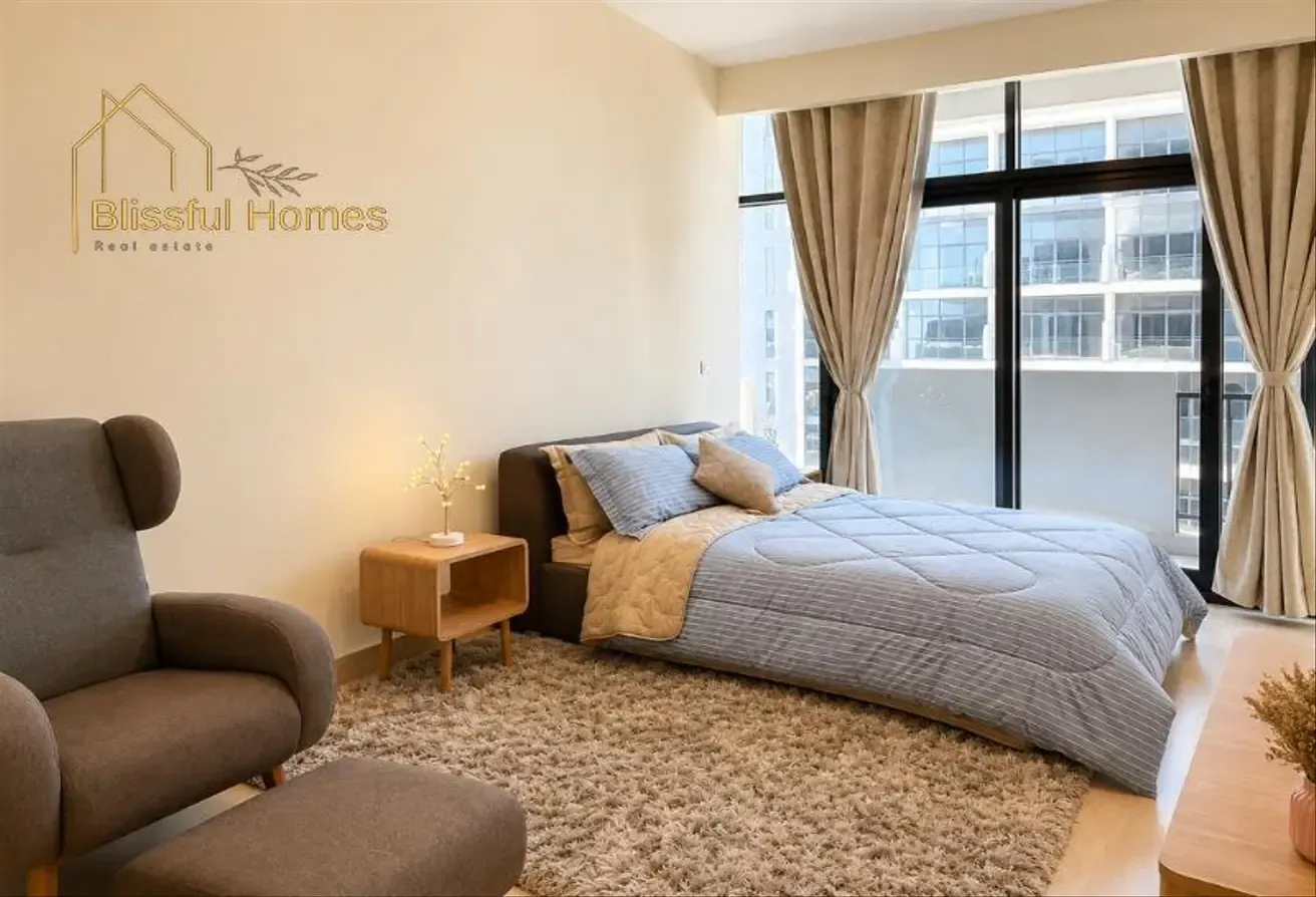 Standout Studio | Market Price | City Views