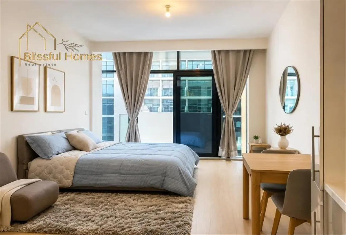 Standout Studio | Market Price | City Views