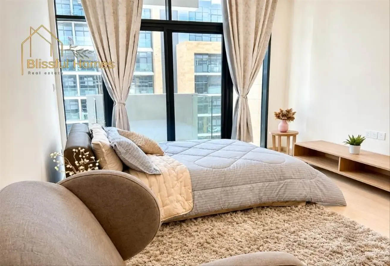 Standout Studio | Market Price | City Views