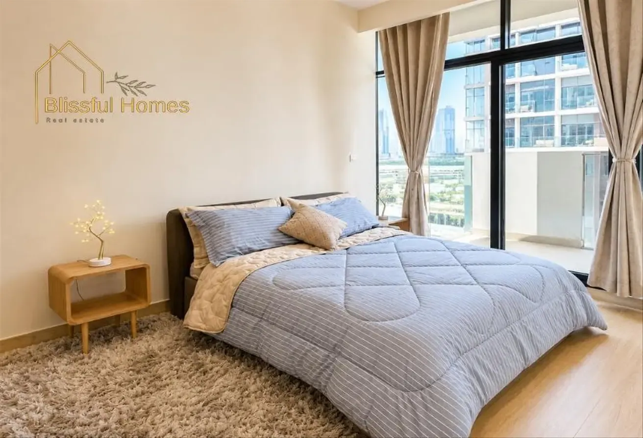 Standout Studio | Market Price | City Views