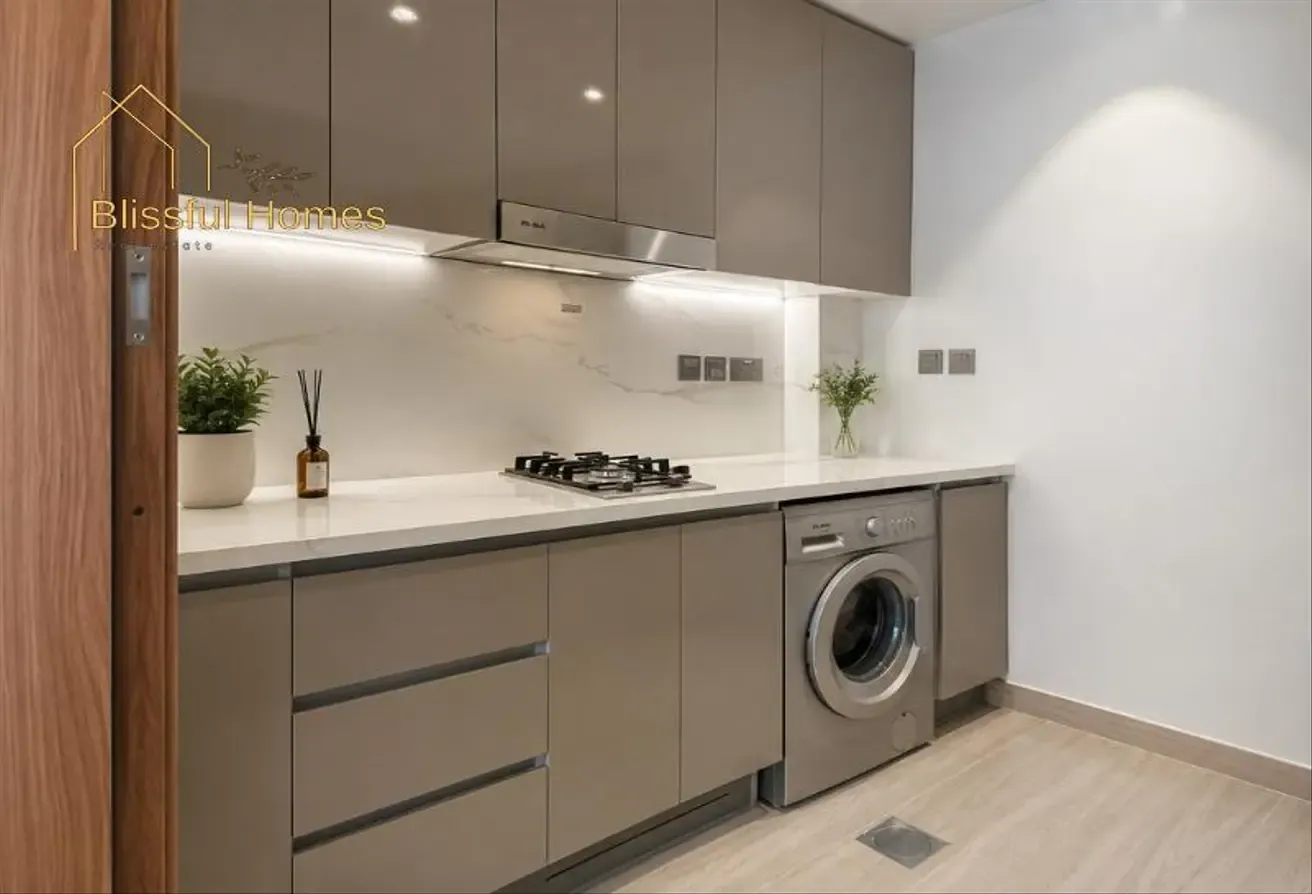 Standout Studio | Market Price | City Views