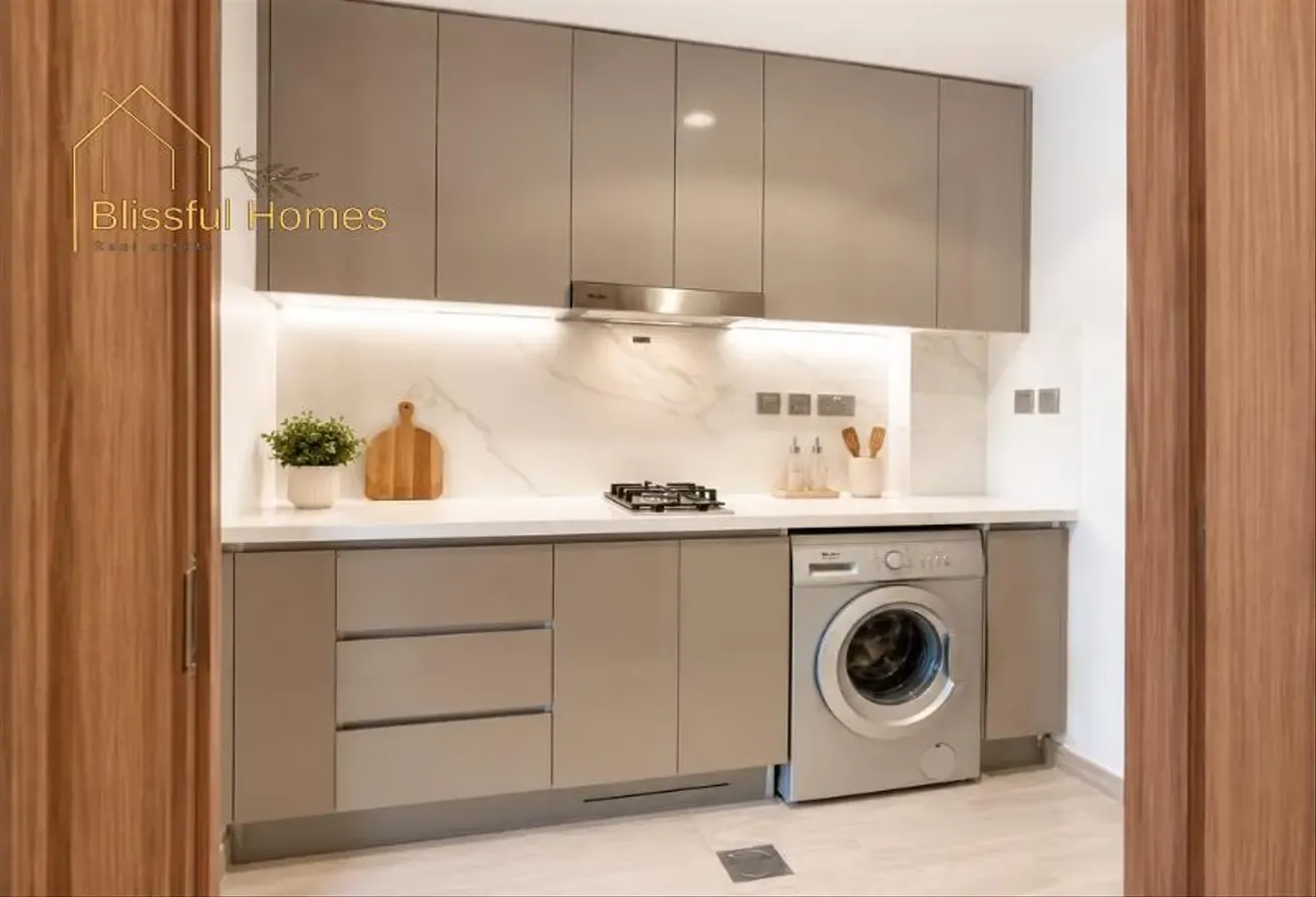 Standout Studio | Market Price | City Views