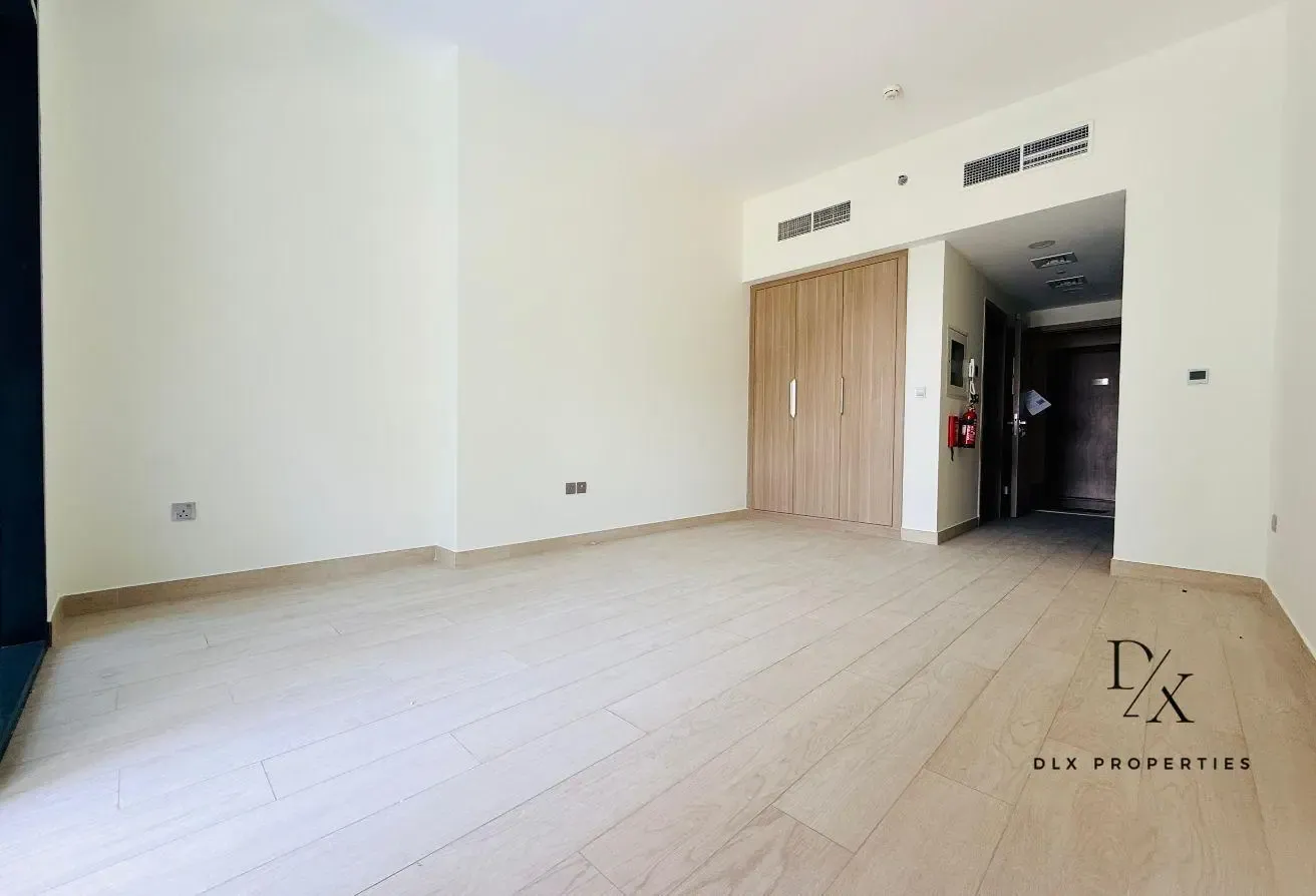 POOL FACING | SPACIOUS | READY TO MOVE