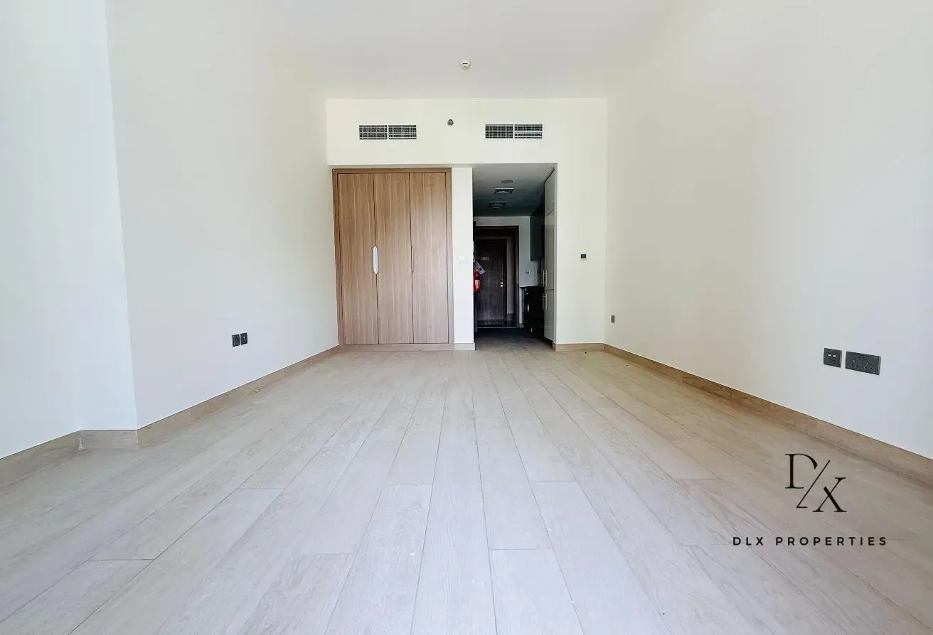 POOL FACING | SPACIOUS | READY TO MOVE