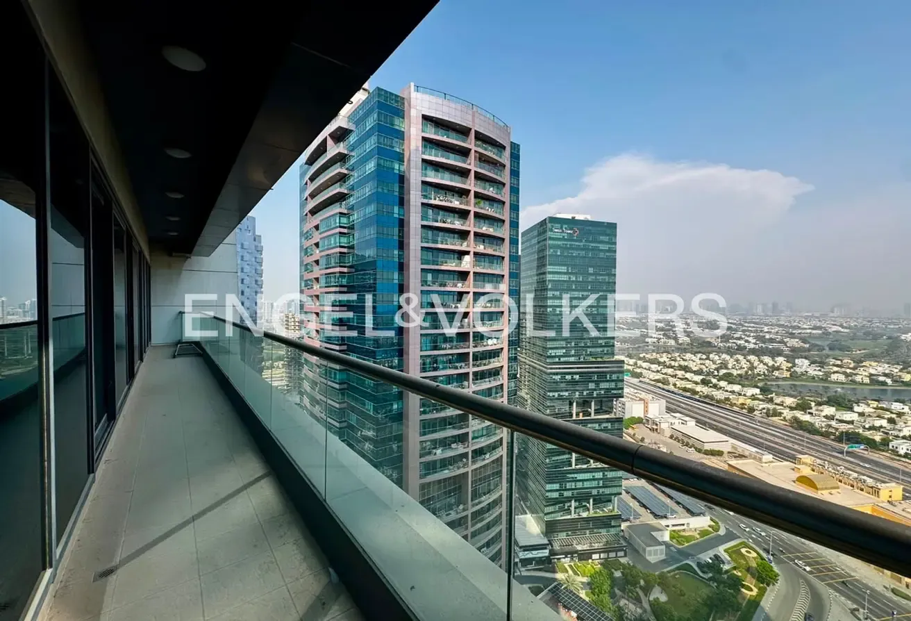HIGH FLOOR I BIG BALCONY I SPACIOUS LAYOUT