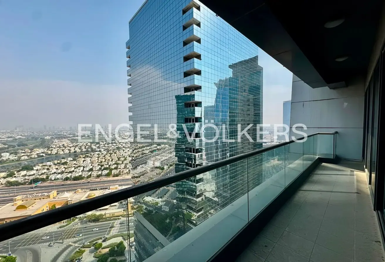 HIGH FLOOR I BIG BALCONY I SPACIOUS LAYOUT