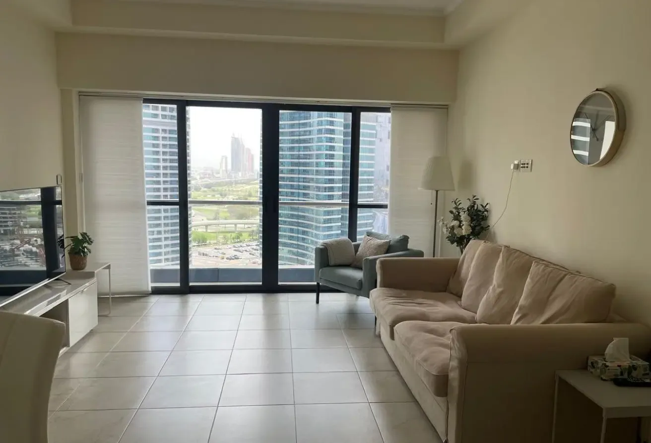 2 BEDROOM APARTMENT | FULL LAKE VIEW | VACANT